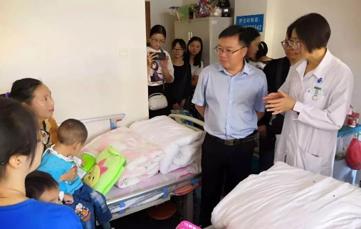 全國助殘日——政府、殘聯(lián)、醫(yī)院聯(lián)合慰問暖人心