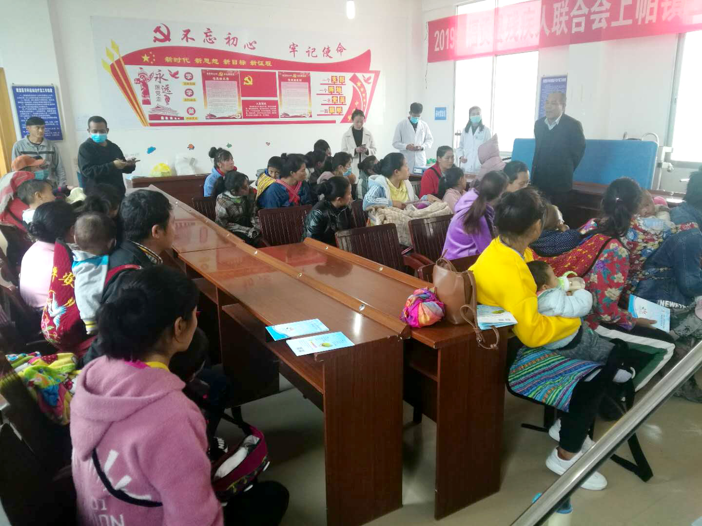醫(yī)院赴怒江州瀘水市、福貢縣篩查，翻譯相伴積極宣傳救助政策！