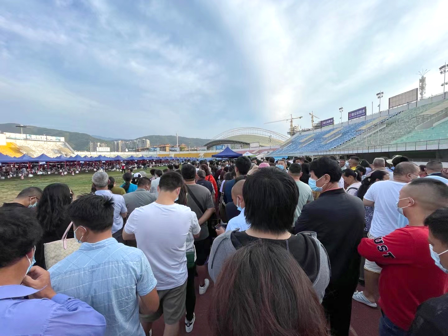 哇塞，這打疫苗的人氣鼎旺了~~