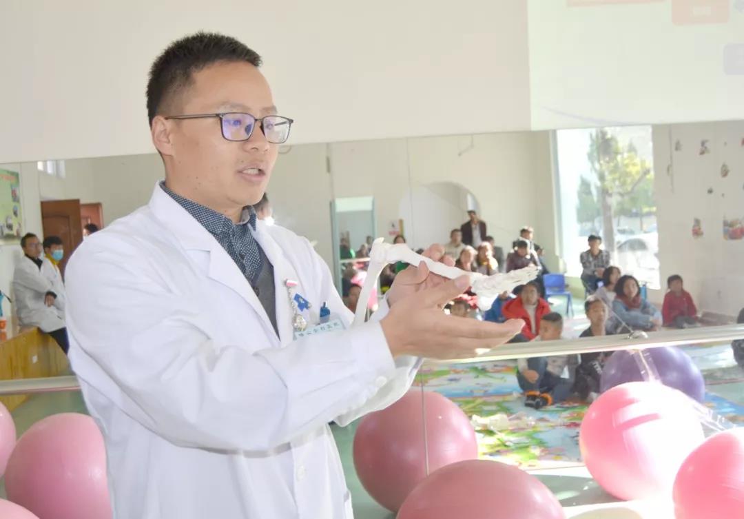 暑期青少年脊柱健康公益課，線上一對一教學(xué)指導(dǎo)！