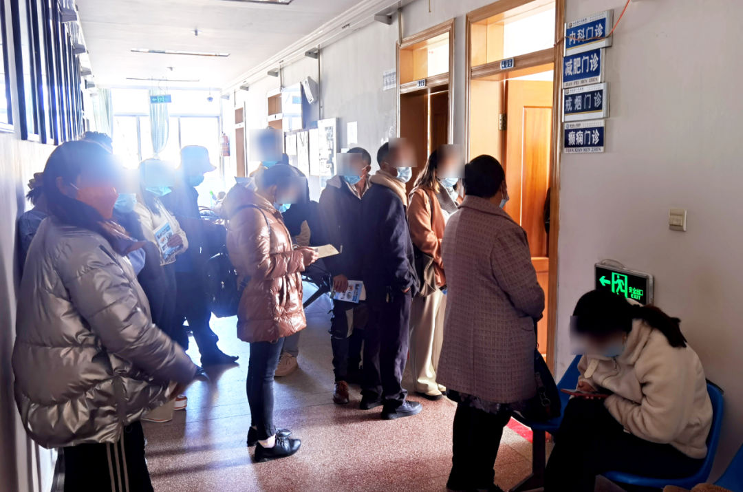 【保山安利醫(yī)院】腫瘤科張穎東主任赴施甸縣人民醫(yī)院開展腫瘤?？谱\、查房